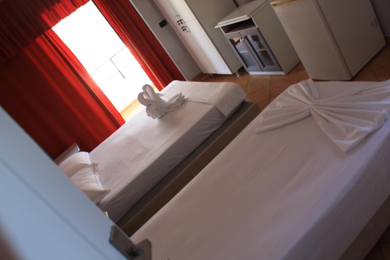 Kanina Hotel&Hostel Sarandë Exteriör bild
