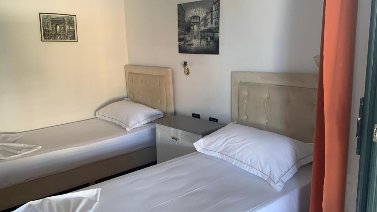 Kanina Hotel&Hostel Sarandë Exteriör bild
