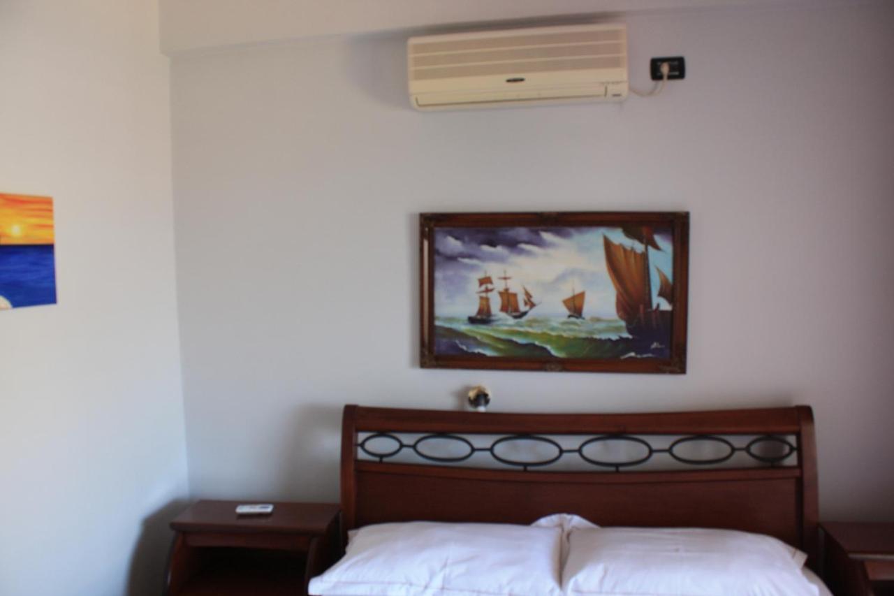 Kanina Hotel&Hostel Sarandë Exteriör bild