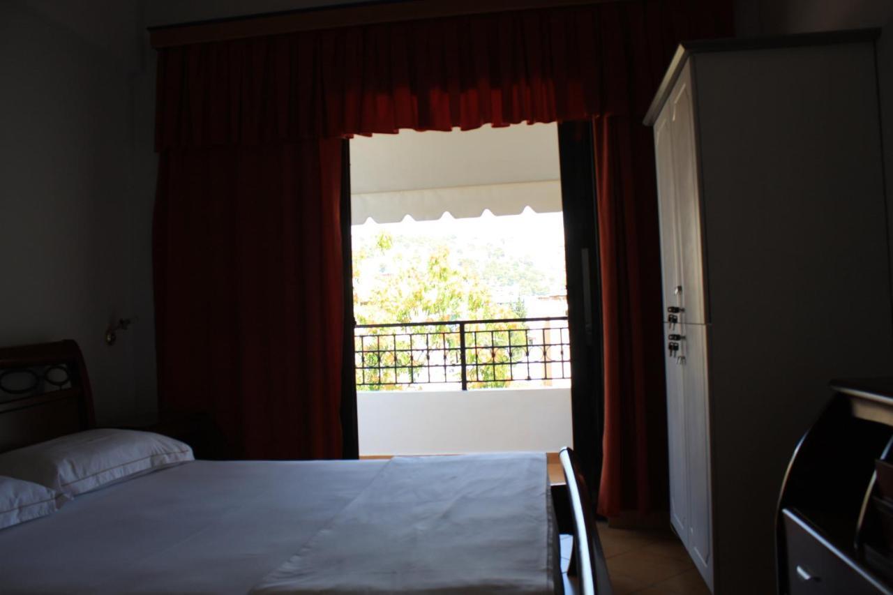 Kanina Hotel&Hostel Sarandë Exteriör bild