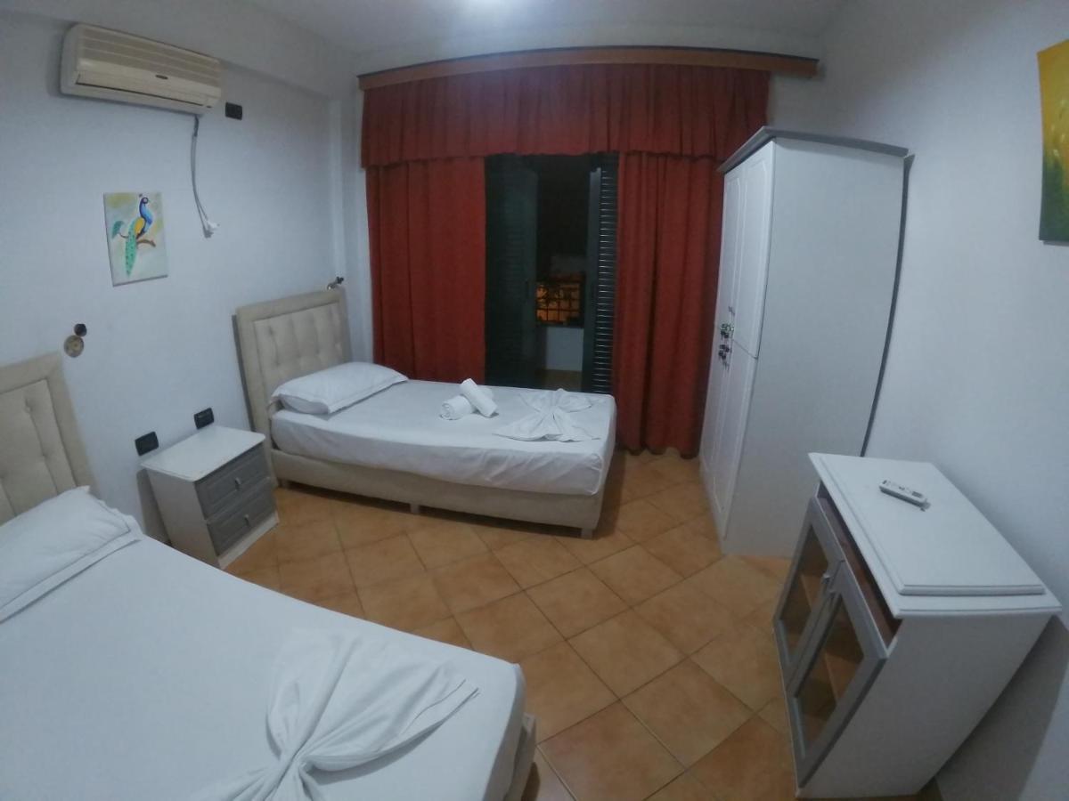 Kanina Hotel&Hostel Sarandë Exteriör bild