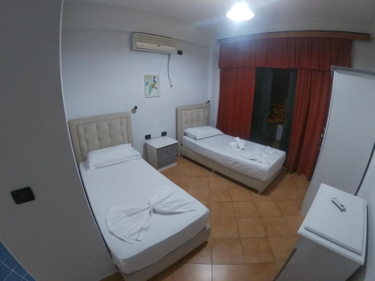 Kanina Hotel&Hostel Sarandë Exteriör bild
