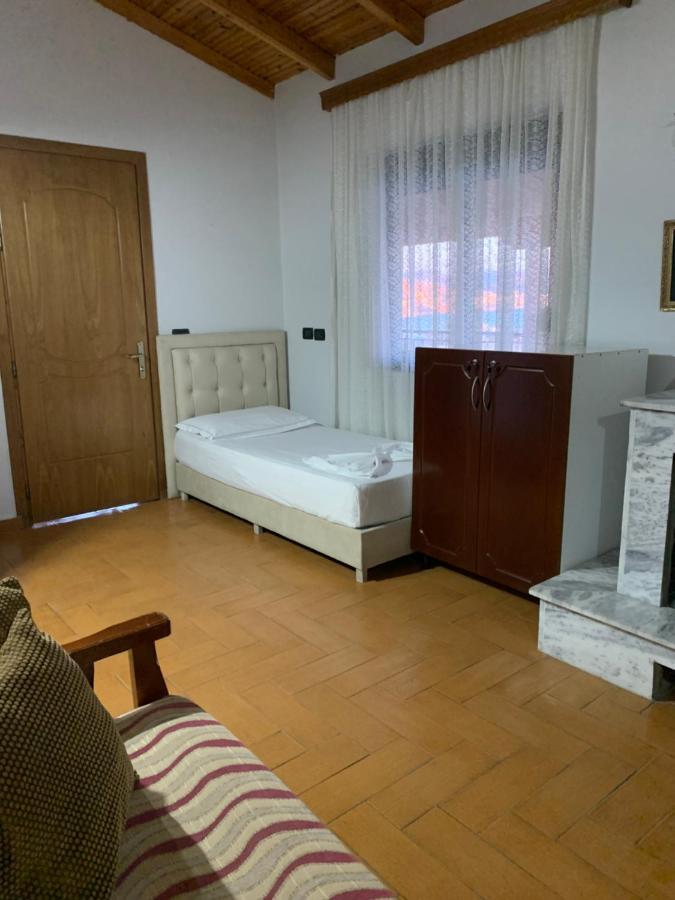 Kanina Hotel&Hostel Sarandë Exteriör bild